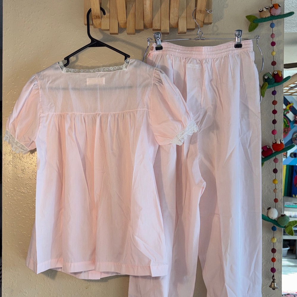 VINTAGE BARBIZON PAJAMA SET. light pink, short sleeve balloon sleeve lace with e - Picture 9 of 11